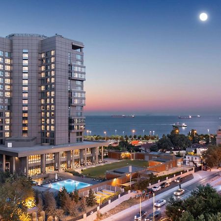 Hotel Hilton Istanbul Bakirkoy Zewnętrze zdjęcie The complex at night