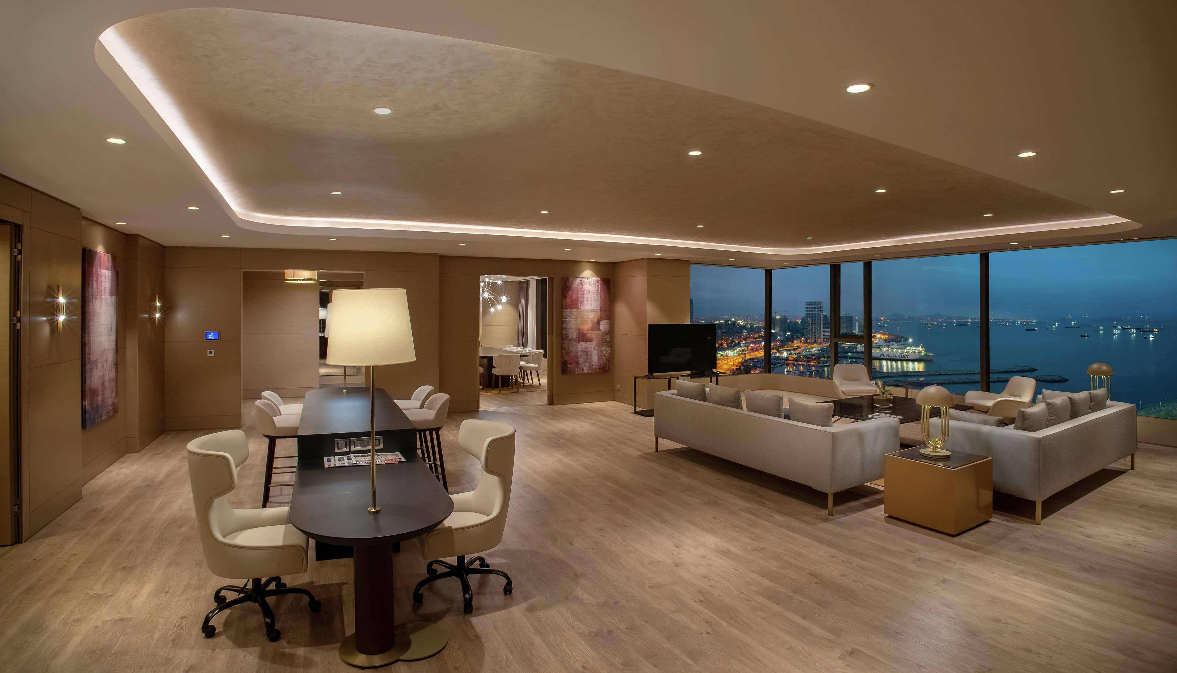 Hotel Hilton Istanbul Bakirkoy Zewnętrze zdjęcie The Club at Hong Kong International Airport