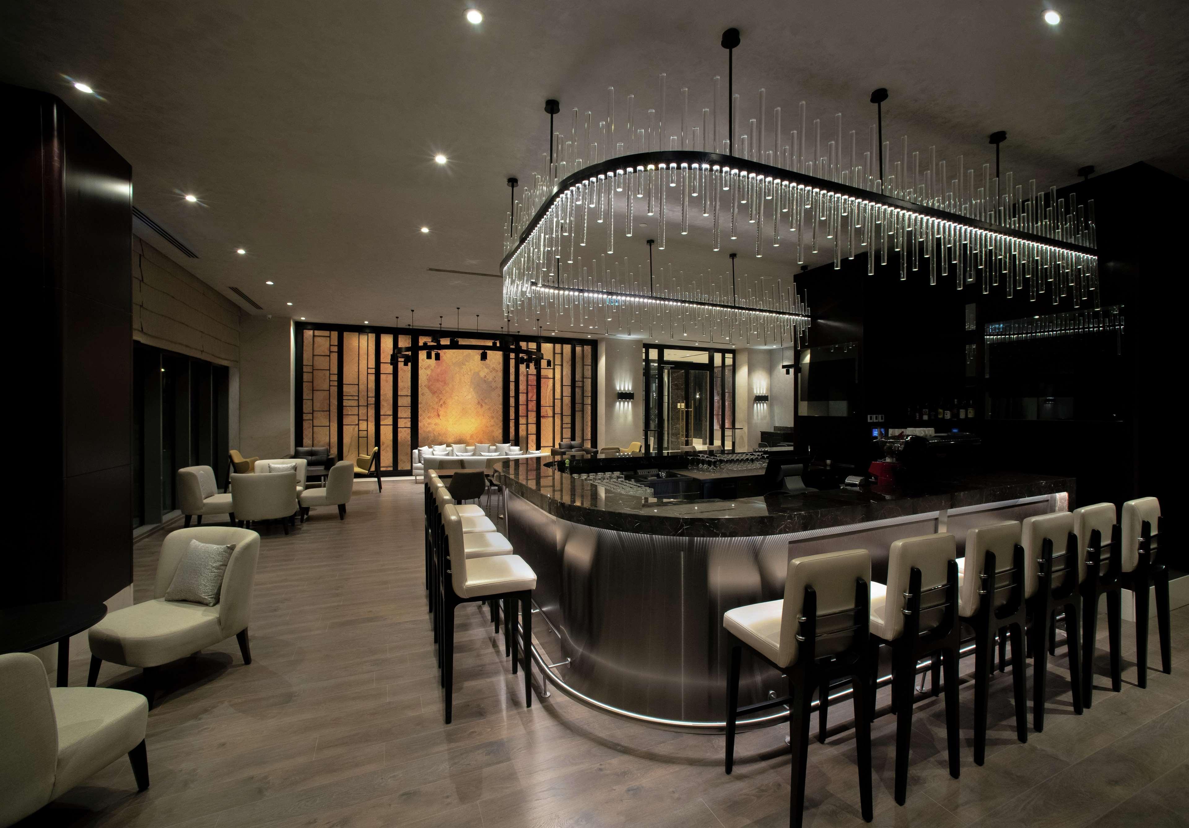 Hotel Hilton Istanbul Bakirkoy Zewnętrze zdjęcie The bar at the 101 bar